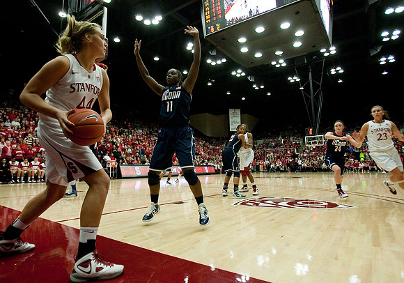 NCAA WOMEN'S BASKETBALL 2010 - Dec 30 - Connecticut at Stanford