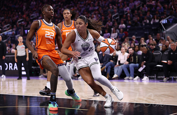 WNBA: Connecticut Sun at Golden State Valkyries