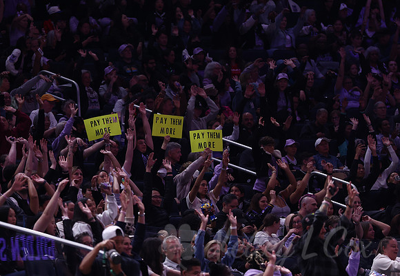 WNBA: Connecticut Sun at Golden State Valkyries