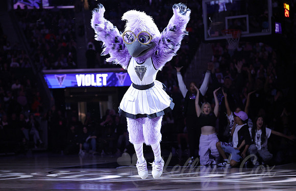 WNBA: Connecticut Sun at Golden State Valkyries