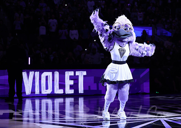 WNBA: Connecticut Sun at Golden State Valkyries