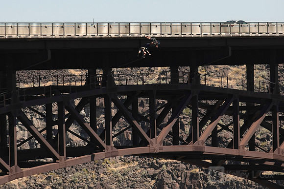 BASE Jumping