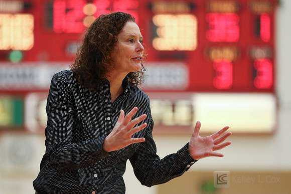 Cal State East Bay Pioneers head coach Suzy Barcomb