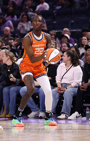 WNBA: Connecticut Sun at Golden State Valkyries