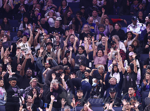 WNBA: Connecticut Sun at Golden State Valkyries