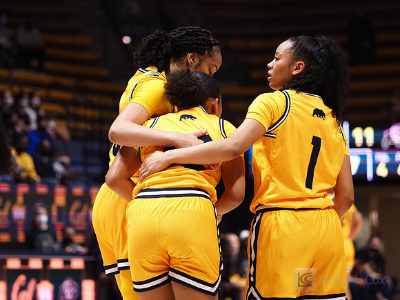 Jayda Curry (#30), Jazlen Green (#10), Leilani McIntosh (#1)