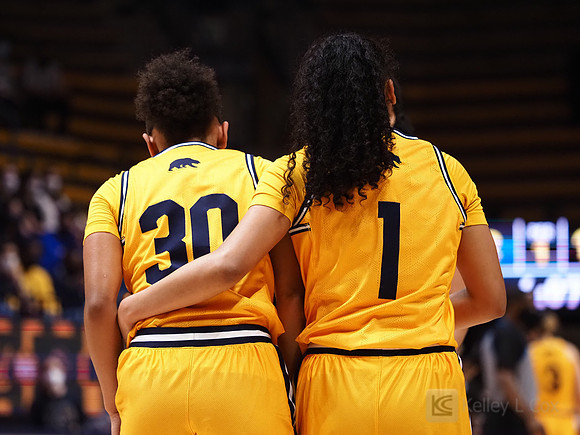 Jayda Curry (#30), Leilani McIntosh (#1)