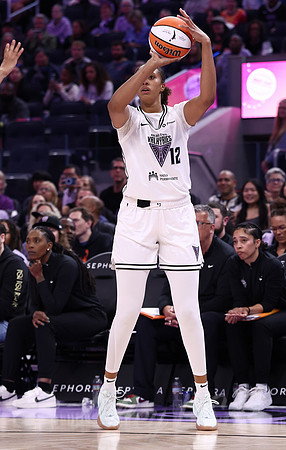 WNBA: Connecticut Sun at Golden State Valkyries