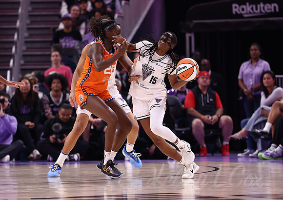 WNBA: Connecticut Sun at Golden State Valkyries