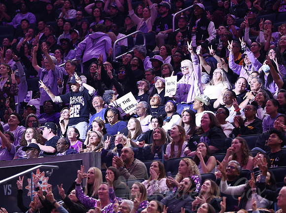 WNBA: Connecticut Sun at Golden State Valkyries