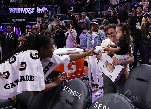 WNBA: Connecticut Sun at Golden State Valkyries