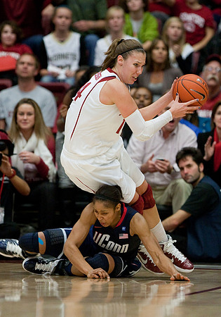 NCAA WOMEN'S BASKETBALL 2010 - Dec 30 - Connecticut at Stanford