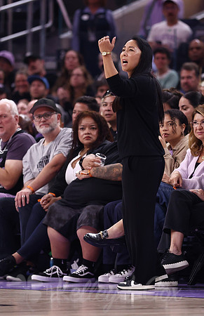 WNBA: Connecticut Sun at Golden State Valkyries