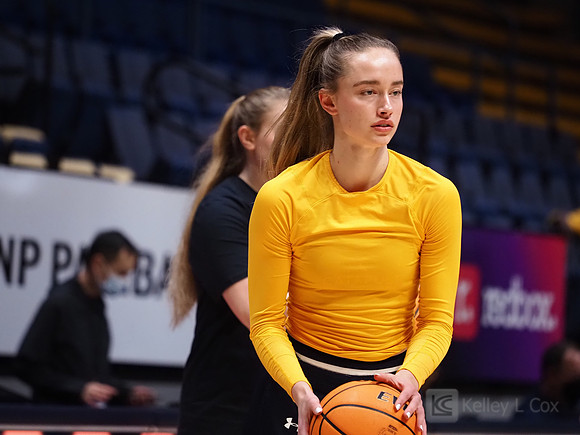 Mia Mastrov (#21)