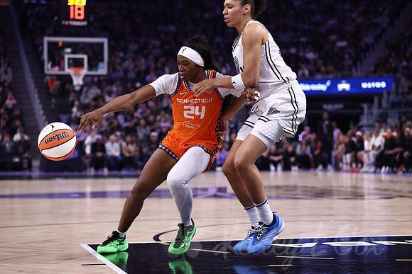 WNBA: Connecticut Sun at Golden State Valkyries