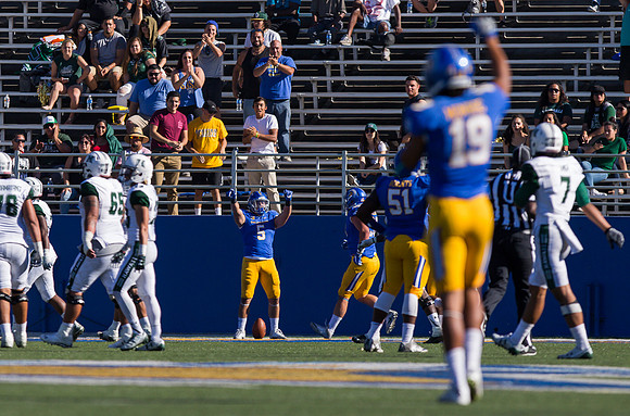 NCAA Football: Hawaii at San Jose State