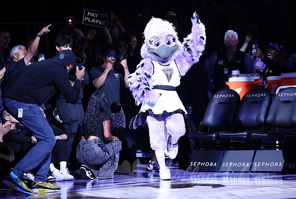 WNBA: Connecticut Sun at Golden State Valkyries