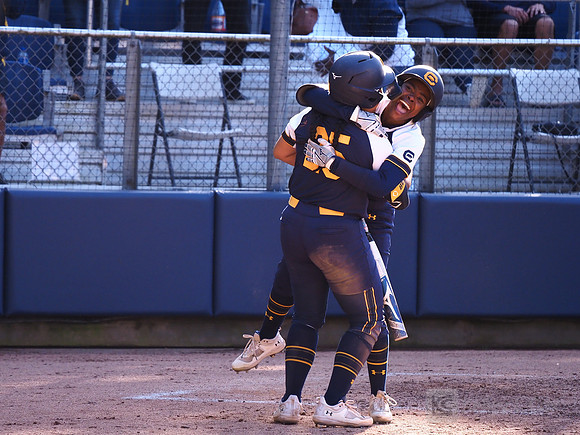 D'Asha Saiki (25), Amani Bradley (1)