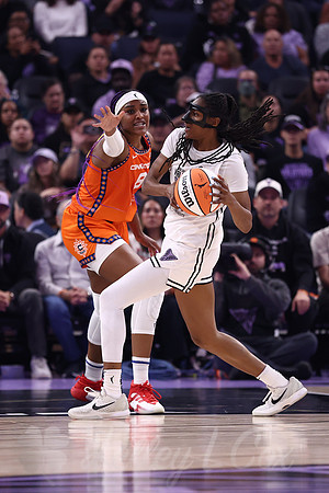 WNBA: Connecticut Sun at Golden State Valkyries