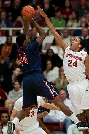 NCAA MEN'S BASKETBALL 2011 - Feb 03 - Arizona at Stanford