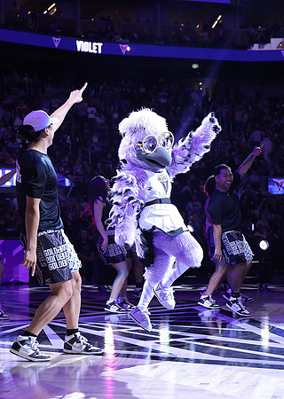 WNBA: Connecticut Sun at Golden State Valkyries