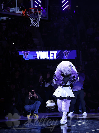 WNBA: Connecticut Sun at Golden State Valkyries