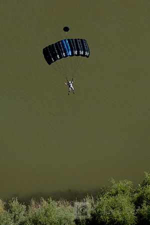 BASE Jumping