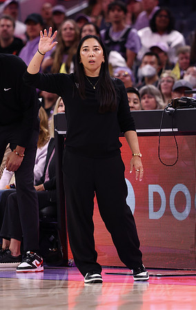 WNBA: Connecticut Sun at Golden State Valkyries