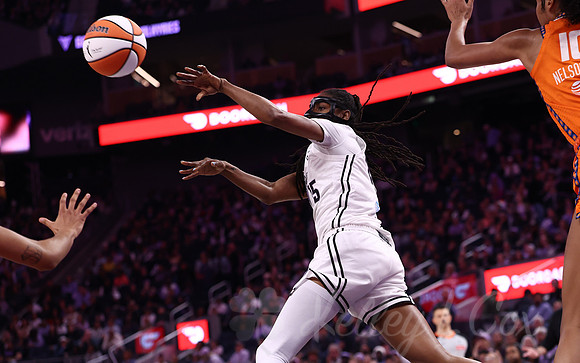 WNBA: Connecticut Sun at Golden State Valkyries