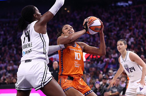WNBA: Connecticut Sun at Golden State Valkyries