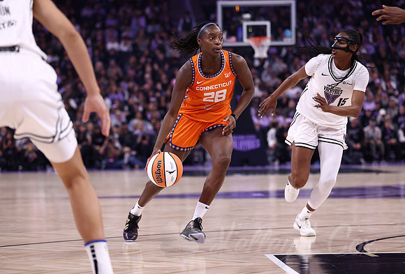 WNBA: Connecticut Sun at Golden State Valkyries