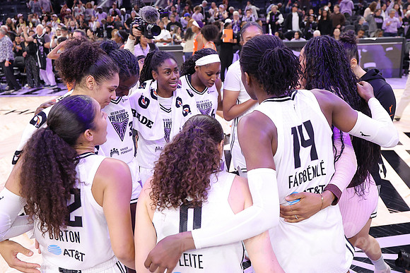 WNBA: Connecticut Sun at Golden State Valkyries