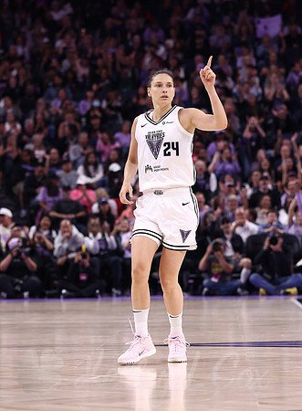 WNBA: Connecticut Sun at Golden State Valkyries