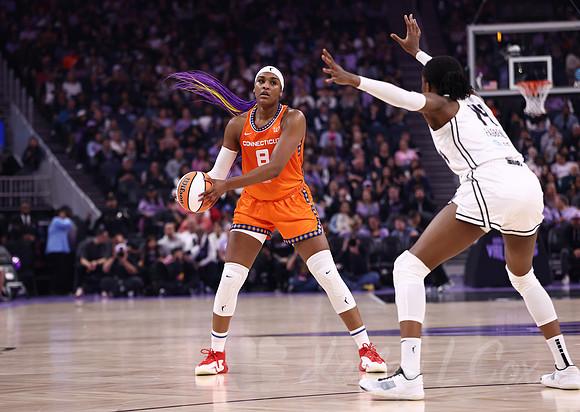 WNBA: Connecticut Sun at Golden State Valkyries